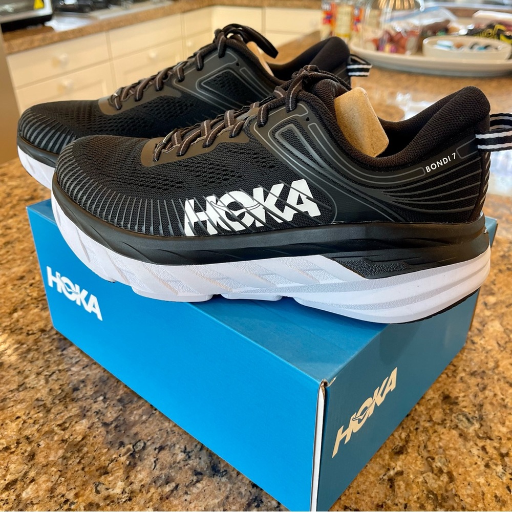 NWT Hoka Bondi 7 in black and white Hoka One One